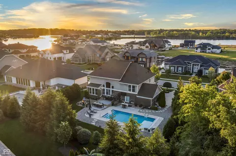 10589 Geist View Dr, Mccordsville, IN 46055