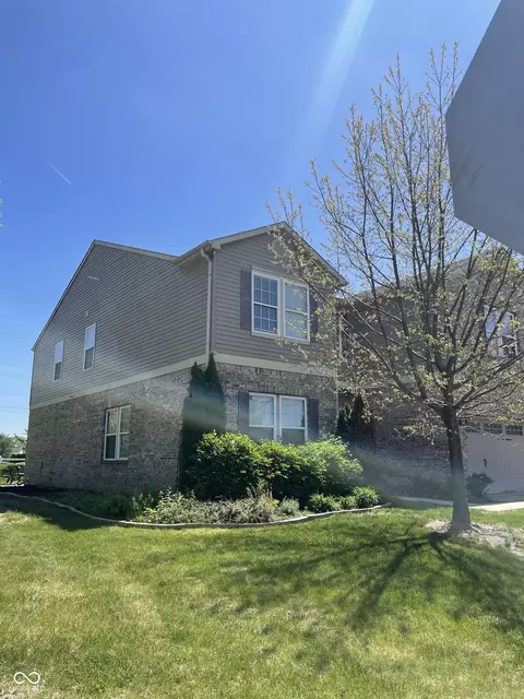 5403 Grassy Bank Dr, Indianapolis, IN 46237