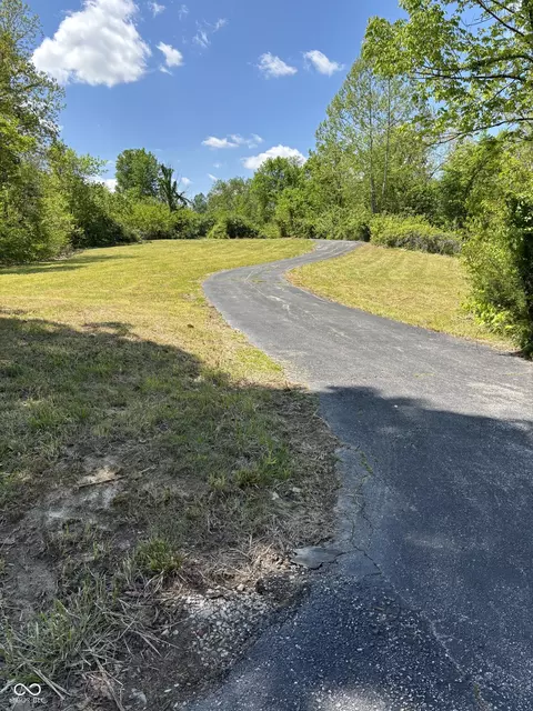 472 Rolling Hills Dr, Martinsville, IN 46151