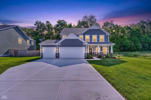 48 Manchester Dr, Trafalgar, IN 46181