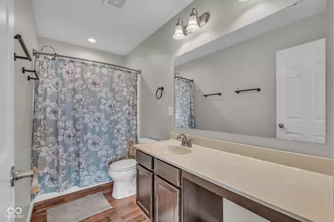 Bath - 2805 Solidago Dr, Plainfield, IN 46168 photo 1 of 2
