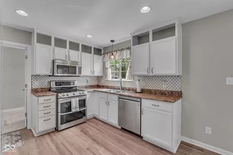 Kitchen - 2805 Solidago Dr, Plainfield, IN 46168 photo 3 of 3