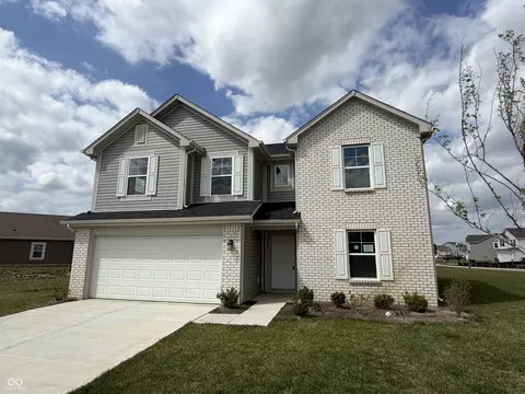 6652 W Sailboat Dr, Greenfield, IN 46140