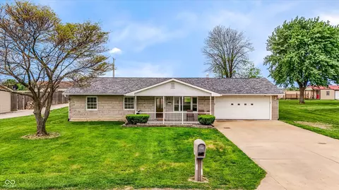 2207 S Fairview Dr, Shelbyville, IN 46176