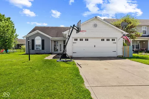 2227 Rolling Hill Ct, Columbus, IN 47201