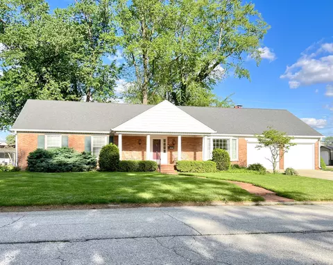1025 Maple Dr, Greenfield, IN 46140