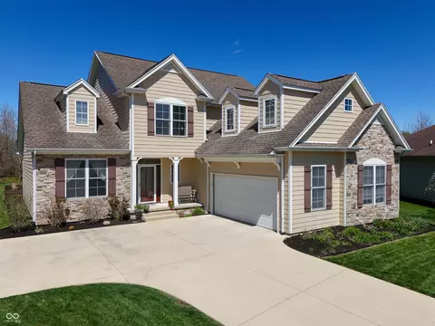 1735 Brookfield Dr, Columbus, IN 47201