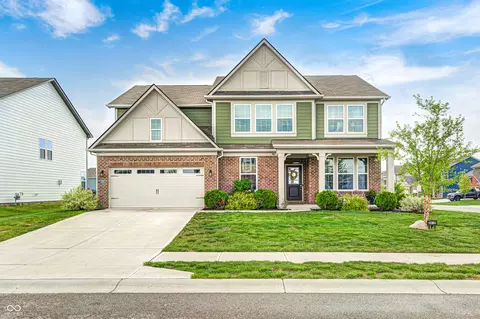 2475 S Copperstone Dr, New Palestine, IN 46163