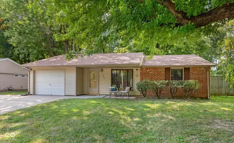 1262 Barefoot Trl, Greenwood, IN 46142