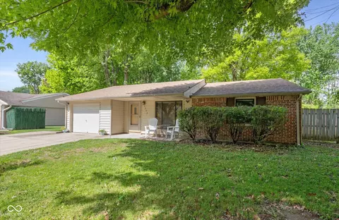 1262 Barefoot Trl, Greenwood, IN 46142