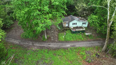 2426 W Gleitze Dr, Logansport, IN 46947