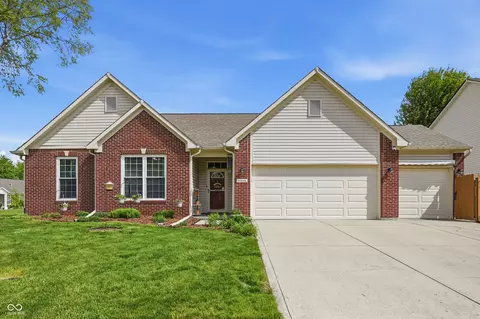 11044 Bear Hollow Dr, Indianapolis, IN 46229