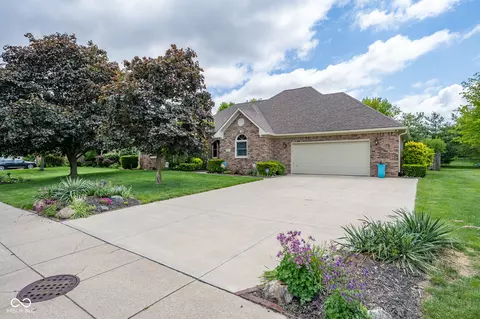 231 Meadowview Ln, Greenwood, IN 46142