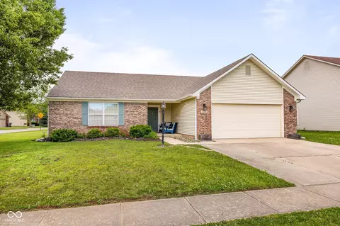 11024 Oakspring Dr, Indianapolis, IN 46239