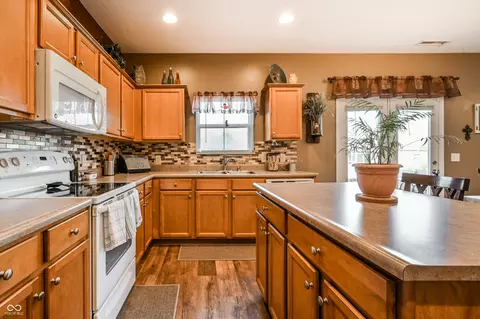 Kitchen - 5132 Montevideo Dr, Plainfield, IN 46168 photo 3 of 4