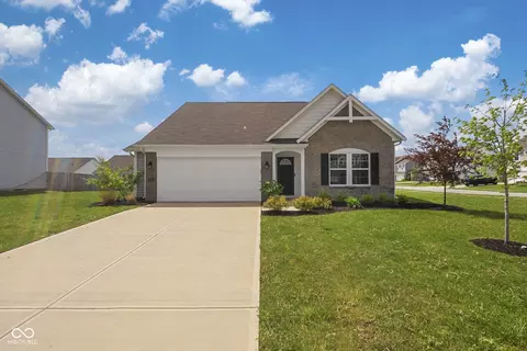 5541 Woods Pointe Dr, Mccordsville, IN 46055
