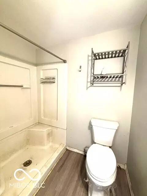 Bath - 213 N Posey St, Windfall, IN 46076 photo 2 of 3