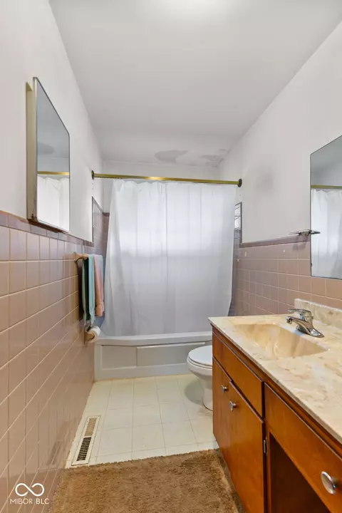 Bath - 1015 E Logan St, Brownsburg, IN 46112 photo 3 of 3
