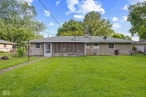 Exterior - 1015 E Logan St, Brownsburg, IN 46112 photo 7 of 9
