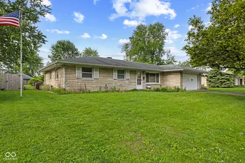 Exterior - 1015 E Logan St, Brownsburg, IN 46112 photo 2 of 9