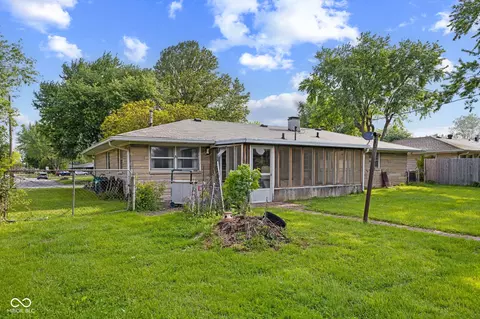 Exterior - 1015 E Logan St, Brownsburg, IN 46112 photo 9 of 9