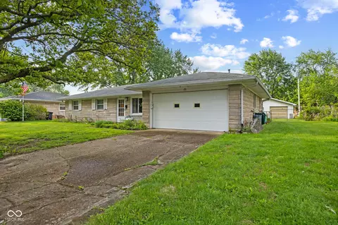 Exterior - 1015 E Logan St, Brownsburg, IN 46112 photo 3 of 9