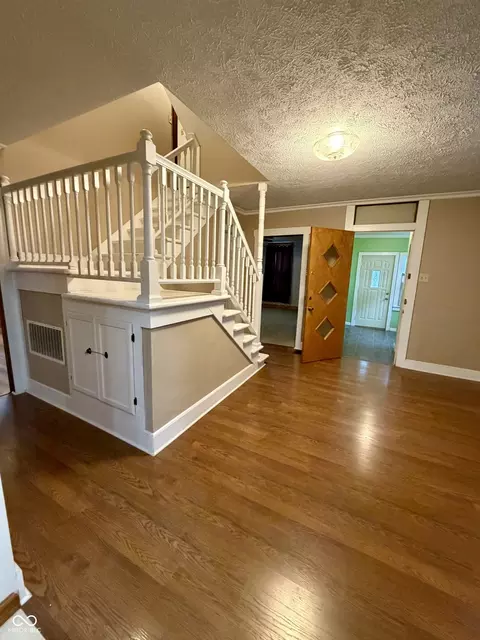 Entry Way - 124 6th St, Covington, IN 47932 photo 2 of 3