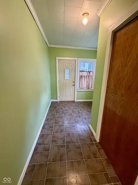 Entry Way - 124 6th St, Covington, IN 47932 photo 3 of 3