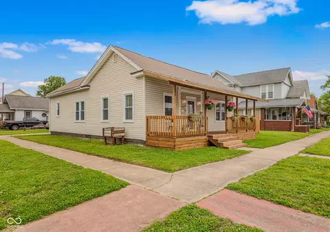 906 Sycamore St, Columbus, IN 47201