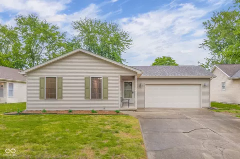 3911 Villa Dr, Columbus, IN 47203