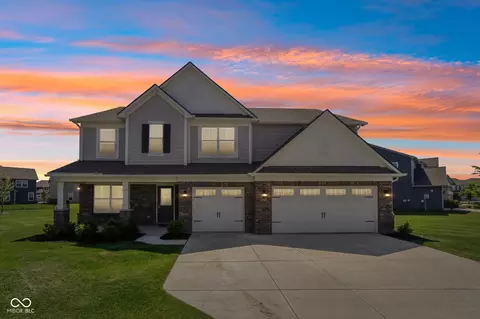 9847 Virginia Pine Dr, Fishers, IN 46040