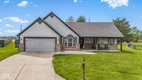 2309 Eagle Brook Dr, Shelbyville, IN 46176