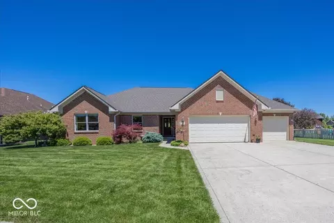 6720 Fieldstream Dr, Avon, IN 46123