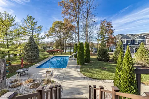 10701 Harbor Bay Dr, Fishers, IN 46040