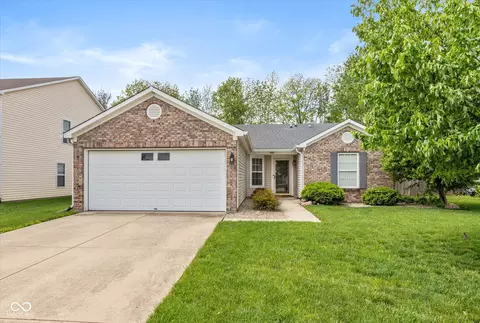 560 Runnymede Ct, Greenfield, IN 46140