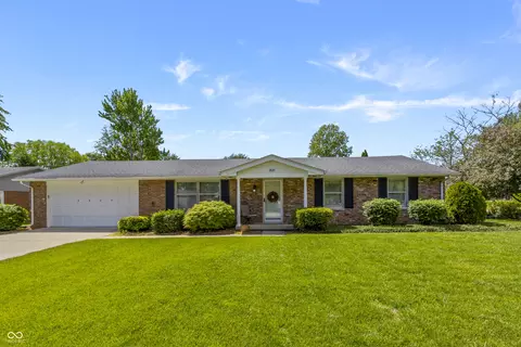 2820 Wedgewood Dr, Columbus, IN 47203