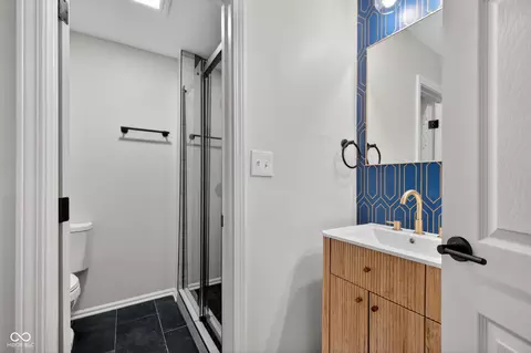 Bath - 10511 E Lakeshore Dr, Carmel, IN 46033 photo 3 of 4