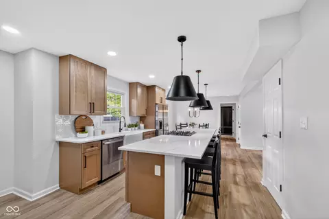 Kitchen - 10511 E Lakeshore Dr, Carmel, IN 46033 photo 6 of 6