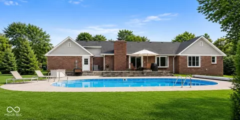 220 Governors Ln, Zionsville, IN 46077