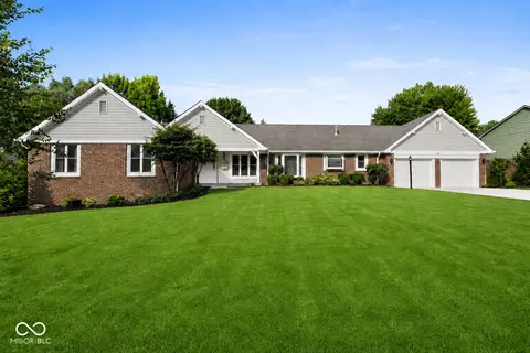 220 Governors Ln, Zionsville, IN 46077