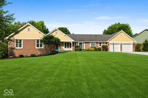 220 Governors Ln, Zionsville, IN 46077