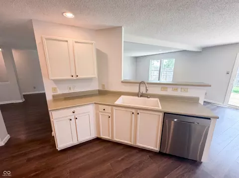 Kitchen - 8134 S Firefly Dr, Pendleton, IN 46064 photo 2 of 2