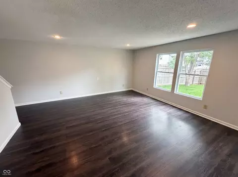 Living - 8134 S Firefly Dr, Pendleton, IN 46064 photo 2 of 4