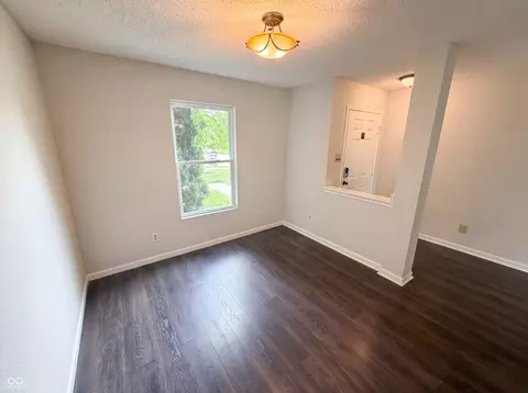Living - 8134 S Firefly Dr, Pendleton, IN 46064 photo 3 of 4