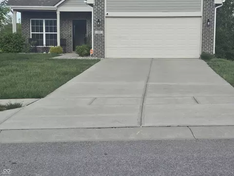 1583 N Creekwater Pass, Greenfield, IN 46140
