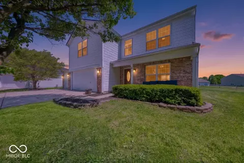 2705 Camelot Way, Greenwood, IN 46143