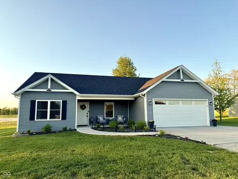 560 Golf View Dr, Milan, IN 47031
