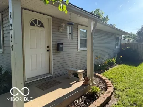 2239 Maple St, Columbus, IN 47201 photo 3