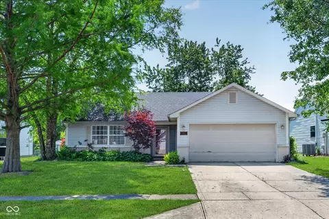 27 Lake Dr S, Brownsburg, IN 46112