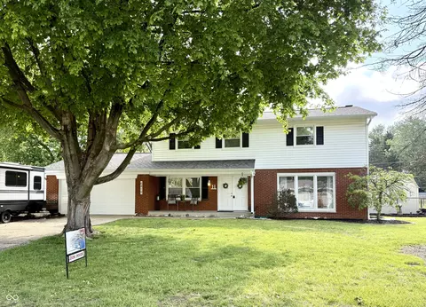 6419 Woodwind Dr, Indianapolis, IN 46217